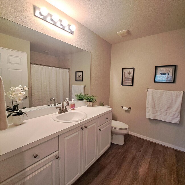 Building Photo - 1747 N Dovetail Dr