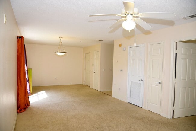 Building Photo - Desirable Florida Club Unit!