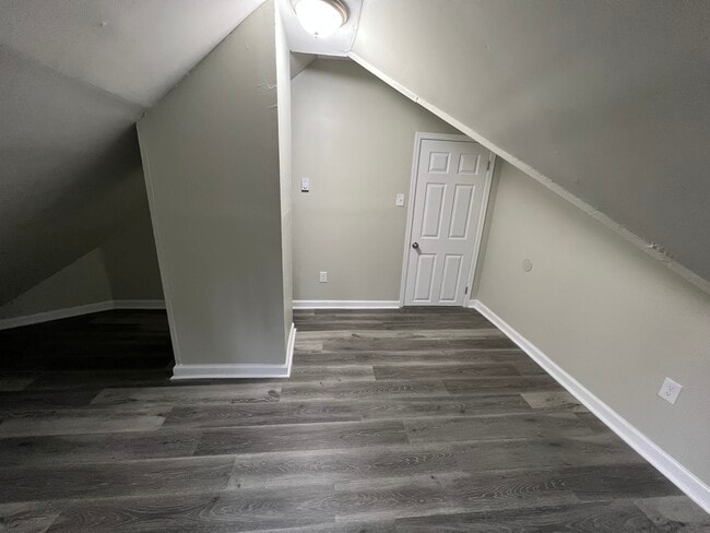 Building Photo - 544 Sanford Ave