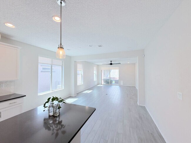Building Photo - Modern 3 Bedroom Los Lunas Home with Refrigerated Air. Near I-25!
