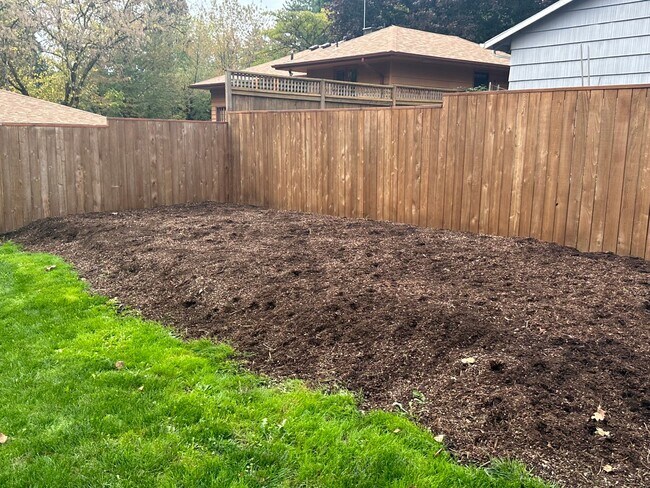 Building Photo - GORGEOUS RANCH STYLE HOME ON HUGE MANICURED LOT IN GARDEN HOME IN SW PORTLAND