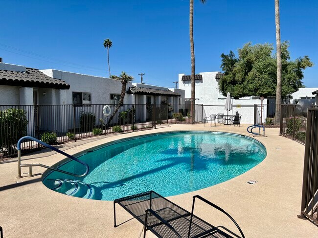 Building Photo - 2400 N 71st St