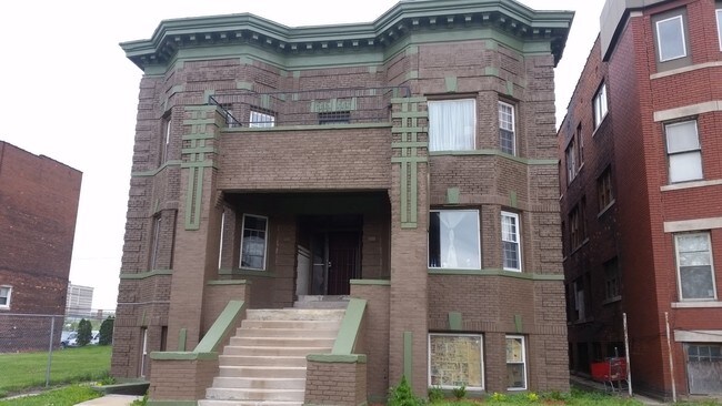 Building Photo - 309 E Edsel Ford Fwy