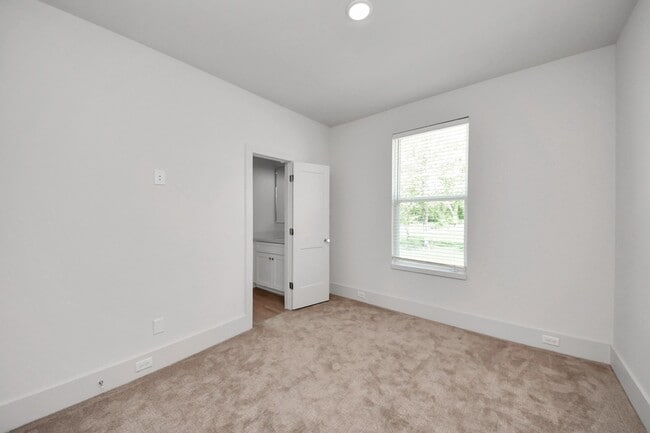 Building Photo - 1053 Glenn Ave