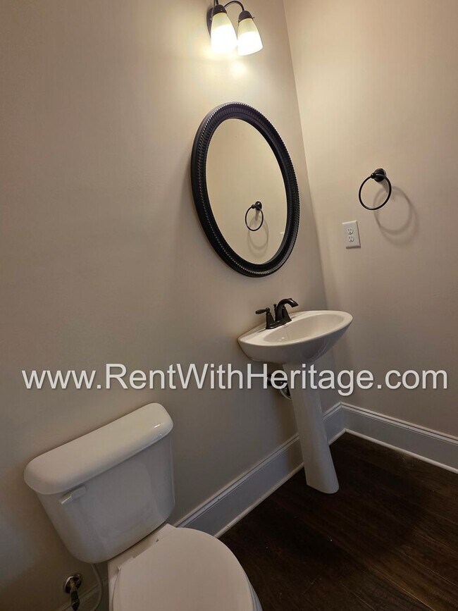Building Photo - ABSOLUTELY BEAUTIFUL 5 BEDROOM/ 4.5 BATH HOME YOU DONT WANT TO MISS.