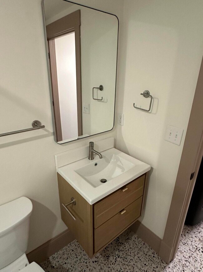 Building Photo - 307 W Main St