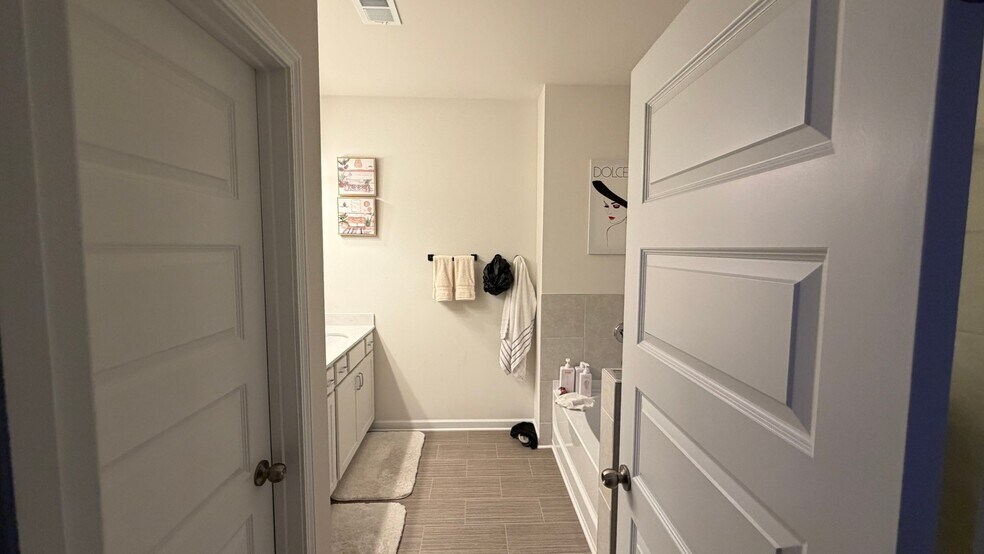 Building Photo - 3840 Pressley Ln