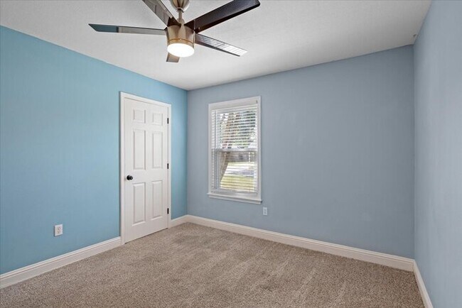 Building Photo - 15116 Rosewood St