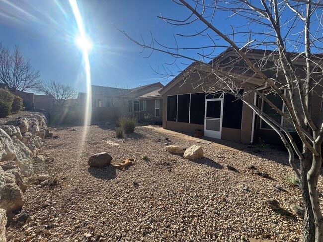 Building Photo - Beautiful 3 Bed / 2 Bath Furnished Home in Sun River 55+ Community!!