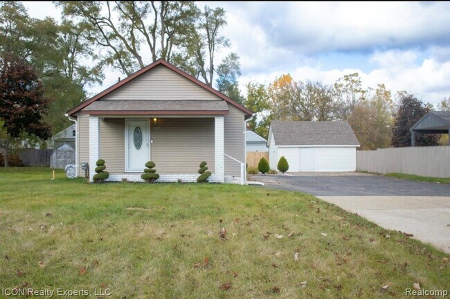 Primary Photo - 743 Hollister St