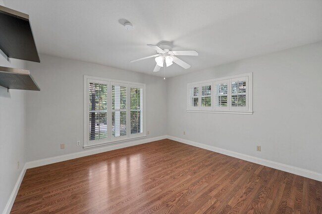 Building Photo - 10014 Burgundy Ln