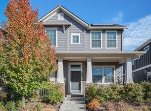 Building Photo - Gorgeous 4 bed 3.5 bath Home Available in Central Park, Denver!