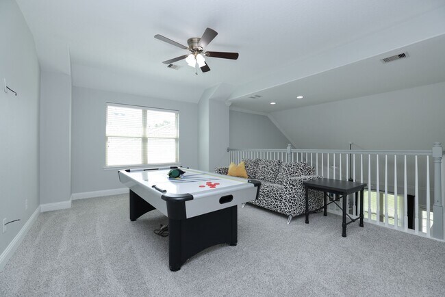 Building Photo - 19 Canterborough Pl