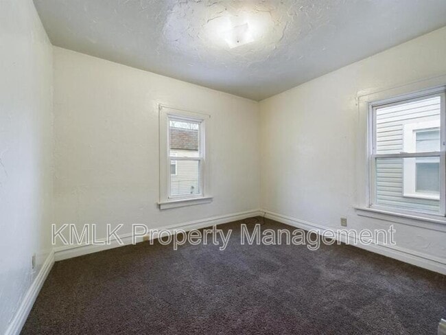 Building Photo - 539 Gage St