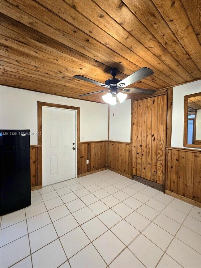 Building Photo - 27660 SW 162nd Ave