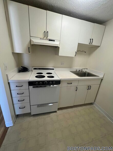 Building Photo - 20 Riverside St