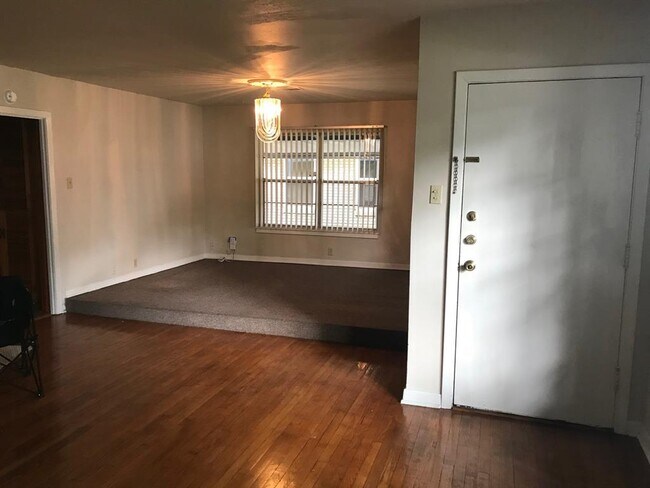 Building Photo - 1831 De Milo Dr