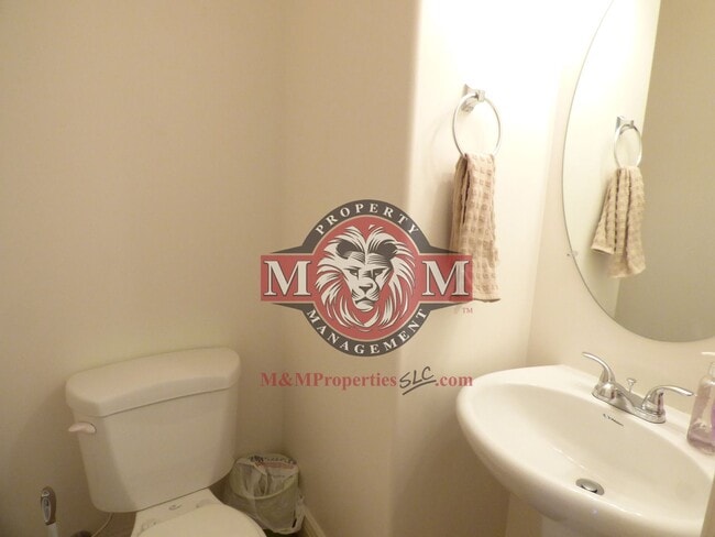 Building Photo - 3 Bd 3.5 Bath 2 Car Garage Townhome in Sandy