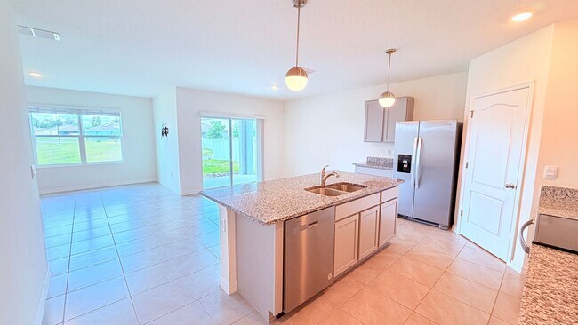 Building Photo - Charming Deltona 4/2 Ready for Move-in!