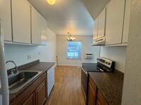 Building Photo - One Bedroom One Bath -Lesley Reilly Property