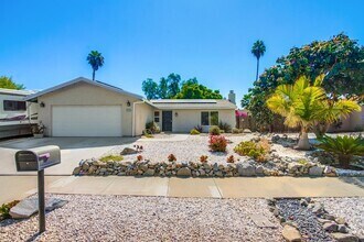 Building Photo - Beautiful 3 Bedroom + Den Home in the Foot...