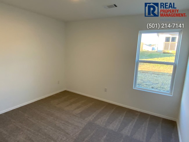 Building Photo - 1495 Meadows Dr