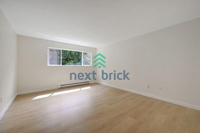 Building Photo - 2 Bed and 2 Bath Exceptional Condo with Water View is Available for Rent!