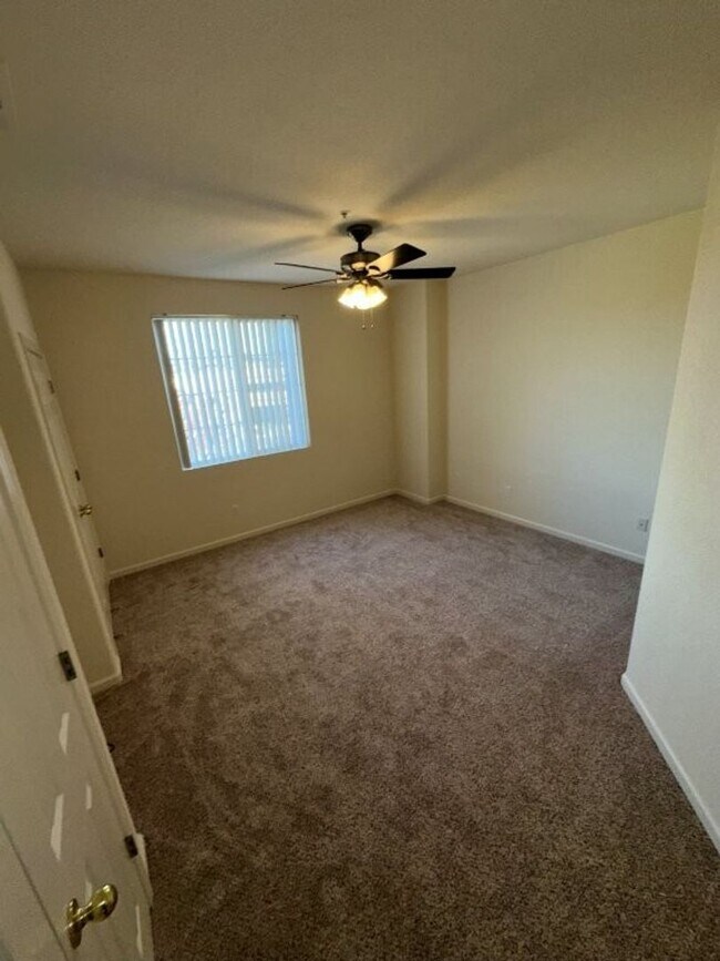 Building Photo - Nor Cal Realty, Inc. - 2 bedroom, 2.5 bath townhouse with 2 car garage