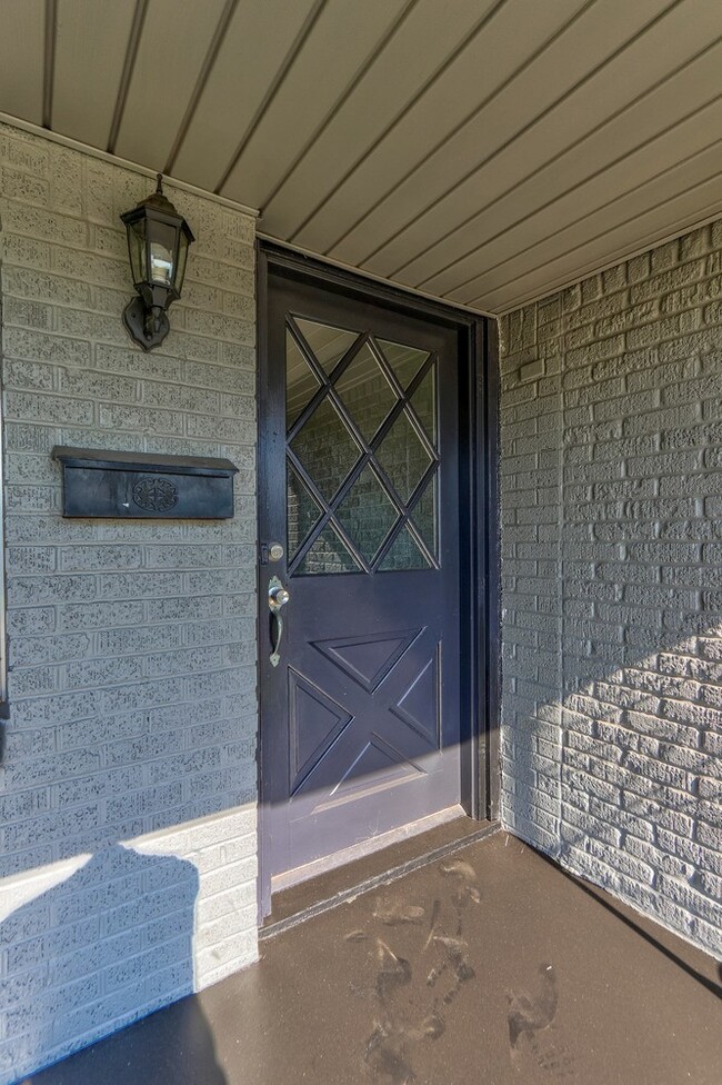 Building Photo - Charming Home with Natural Light Near Penn...