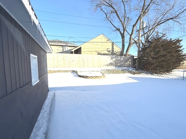 Building Photo - 2106 Tepee Ave