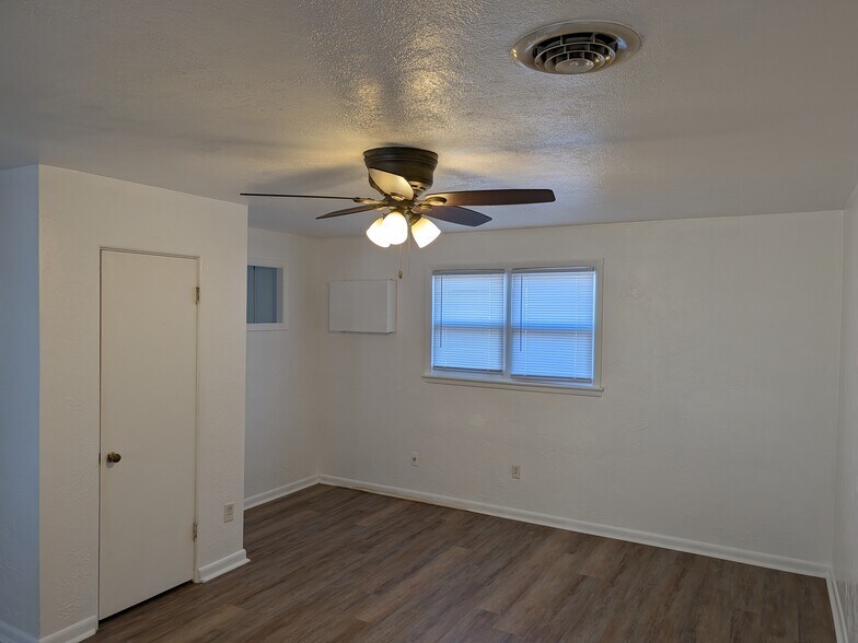 Building Photo - 1204 S 13th St