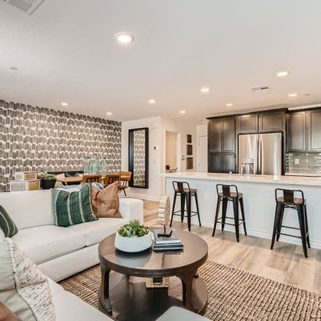 Building Photo - Bright & Modern 3-Bed Townhome in 89166