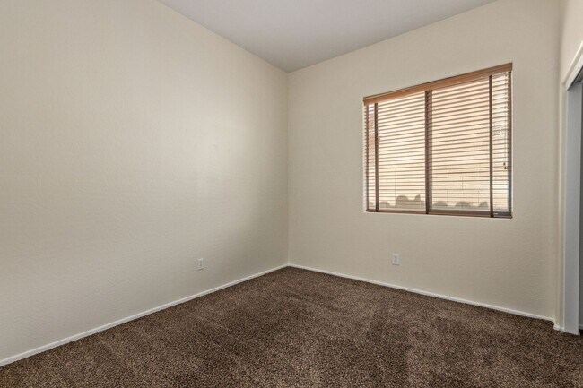 Building Photo - 3 Bedroom with Den in Chandler
