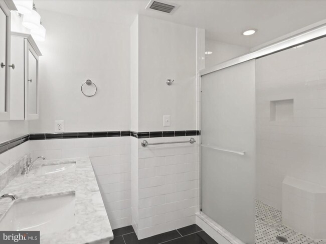 Building Photo - 1919 Kenbar Ct