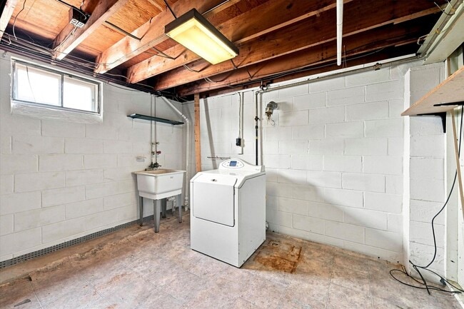 Building Photo - 2314 Frann Dr