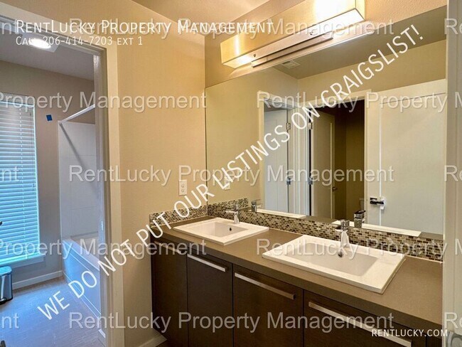 Building Photo - 34601 56th Ct S