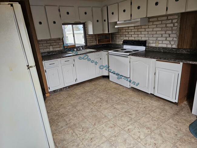 Primary Photo - 1360 Joy Ln