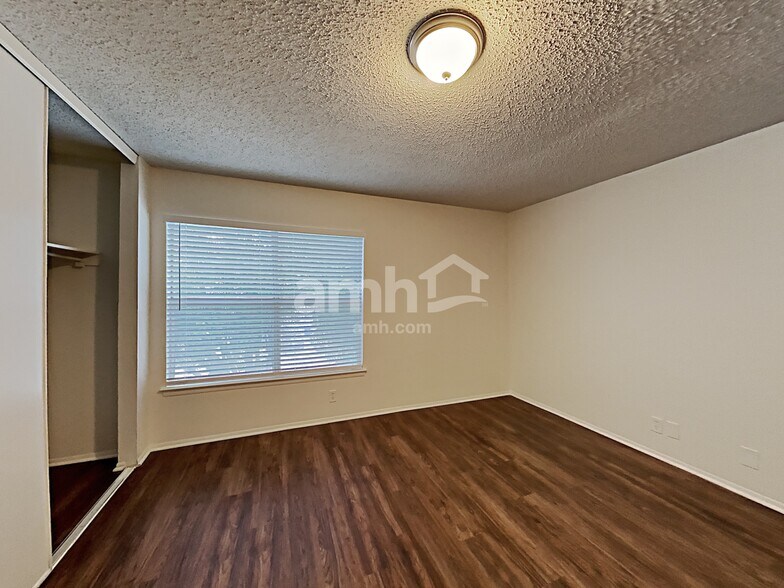 Building Photo - 9915 Old Mesquite