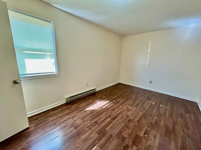 Building Photo - MAC190