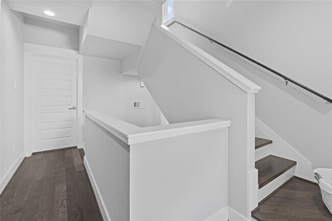 Building Photo - 3306 Cline St