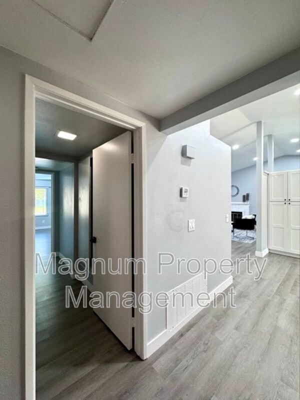 Building Photo - 45627 Clubhouse Dr