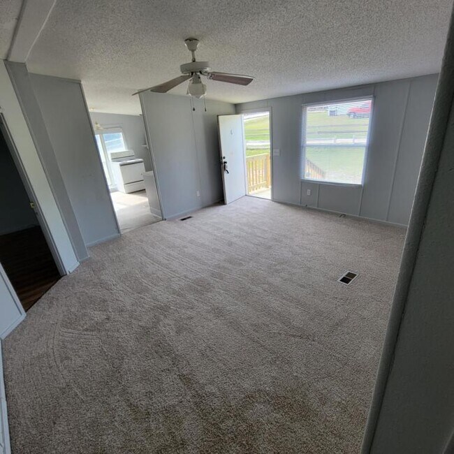 Building Photo - 1450 Broad St