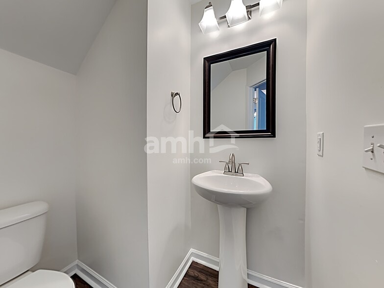 Building Photo - 106 Vango Dr