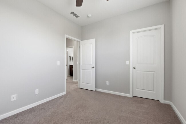 Building Photo - 3725 Hoggett Ford Rd