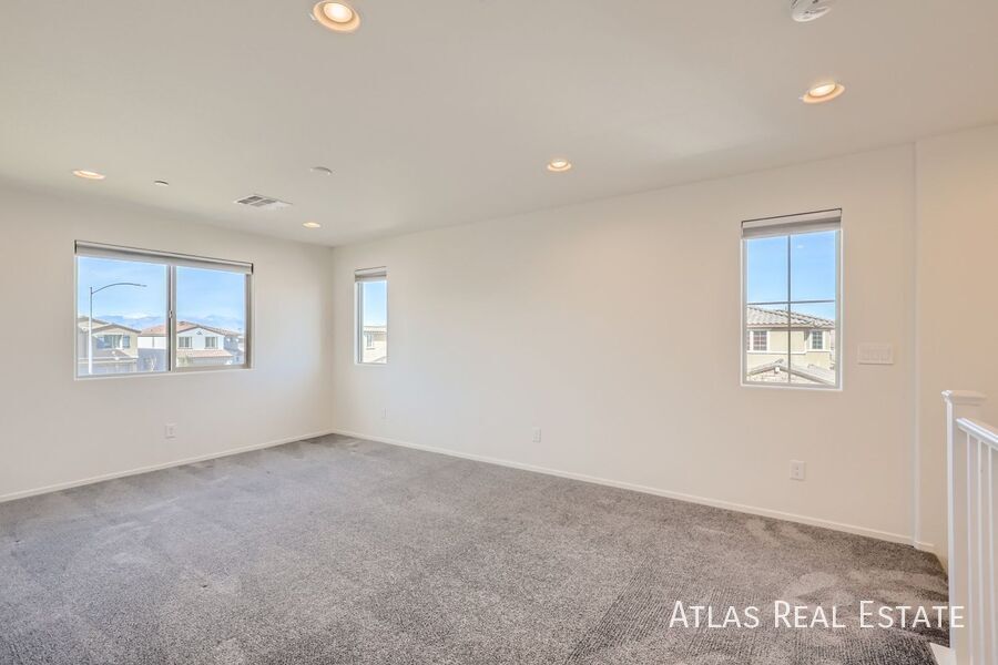 Building Photo - 637 Loyalty Ct