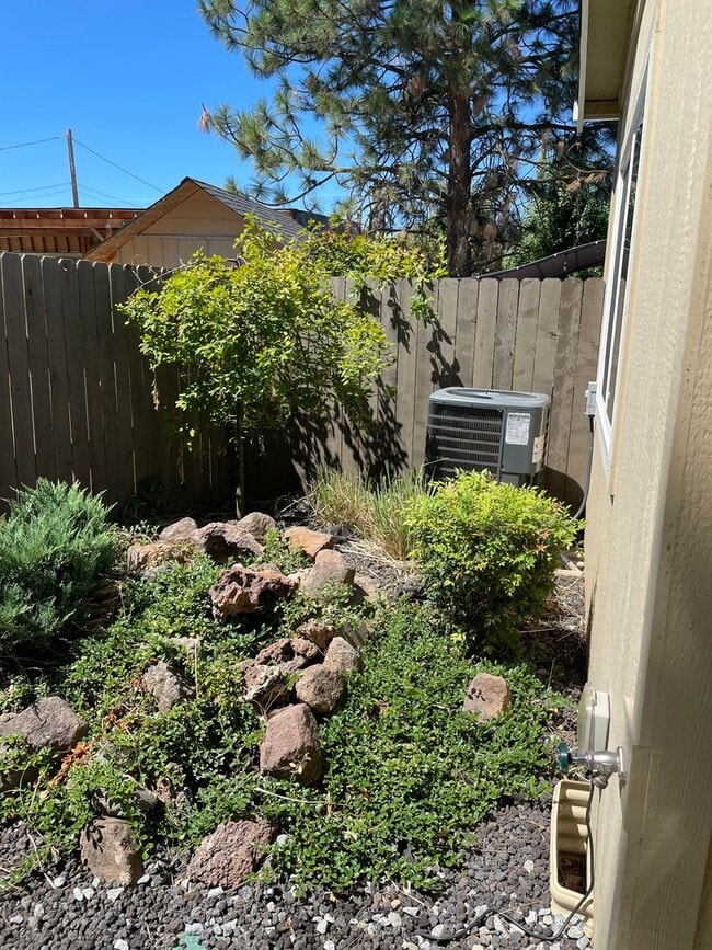 Building Photo - ****HALF OFF FIRST MONTH"S RENT*****Beautiful Two Story 3 Bedroom 2.5 Bath Townhome