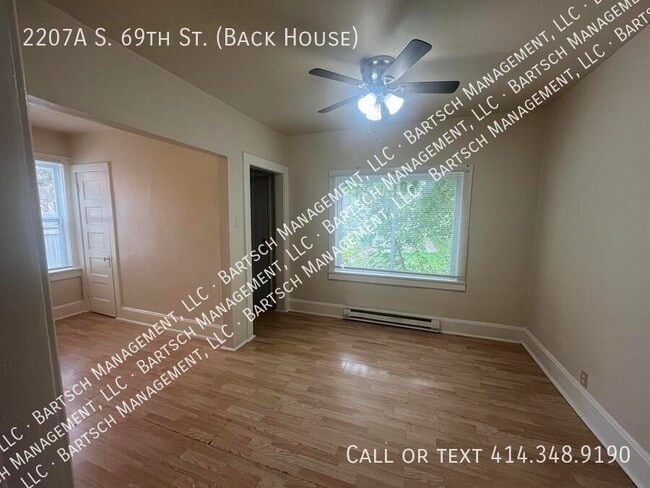 Building Photo - 2207 S 69th St