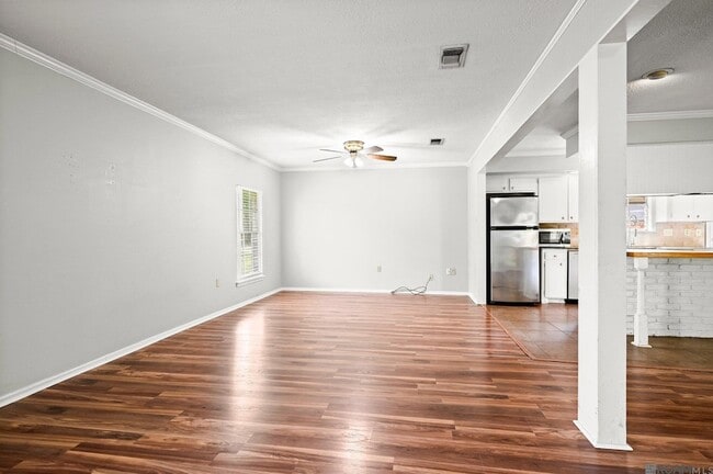 Building Photo - 9256 Bermuda Ave