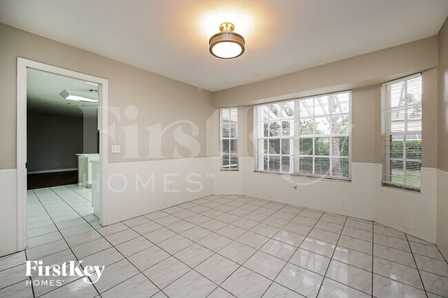 Building Photo - 9264 Cypress Dr N