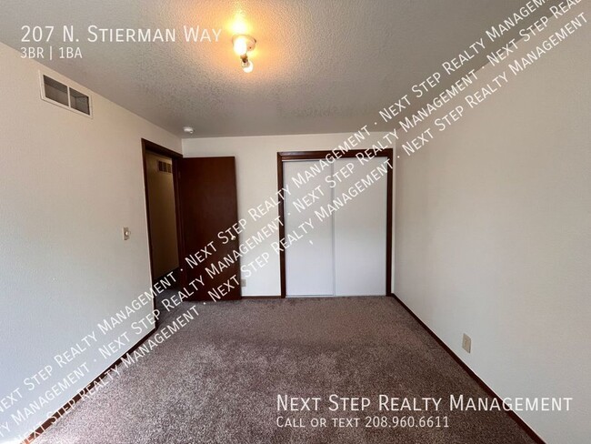 Building Photo - 207 N Stierman Way